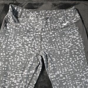 Nike Women's Black and Gray Patterned Leggings